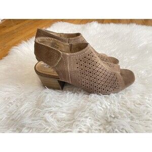 White Mountain Women’s Size 8.5 Lenora Sandals Taupe